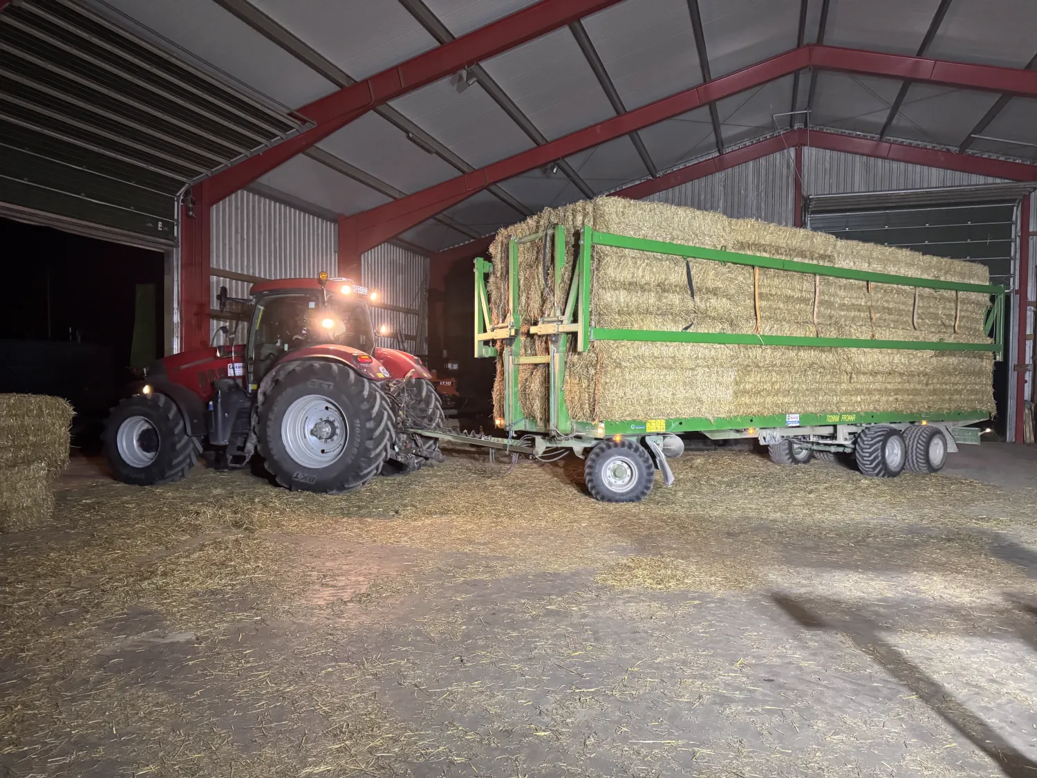 Слама в квадратни бали за продажба – Сухо съхранение