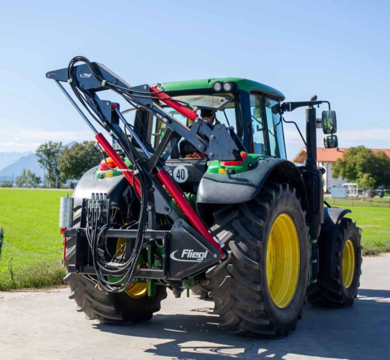 Braț Fliegl: Rază de Acțiune 4m, Pivotare Hidraulică, CAT2