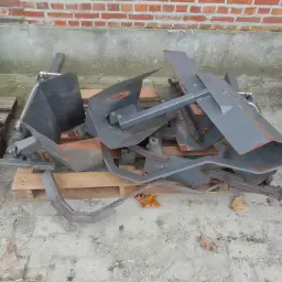 Ridicător central și apărători de frunze Fendt GT - 750 €