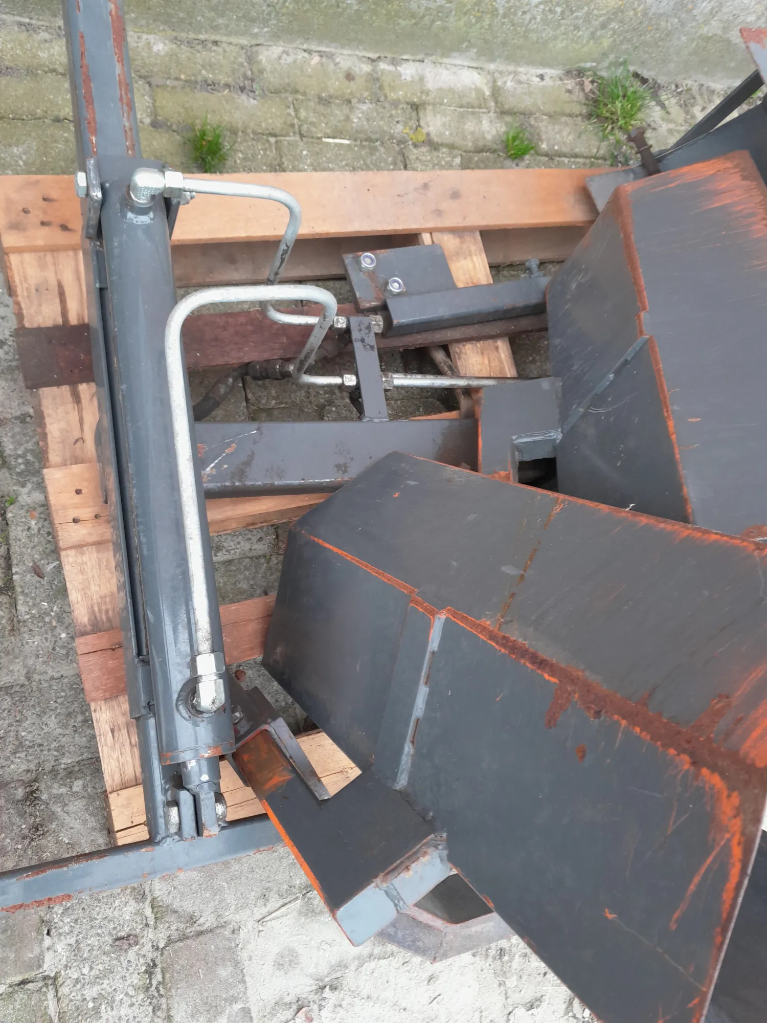 Среден повдигач и предпазители за листа Fendt GT за продажба