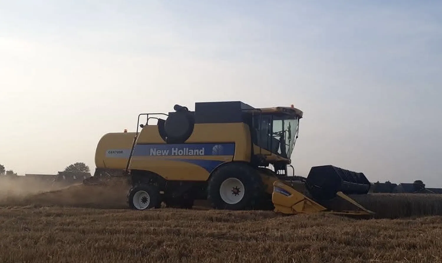 Cosechadora New Holland CSX 7050 - 4WD, Cabezal 6m