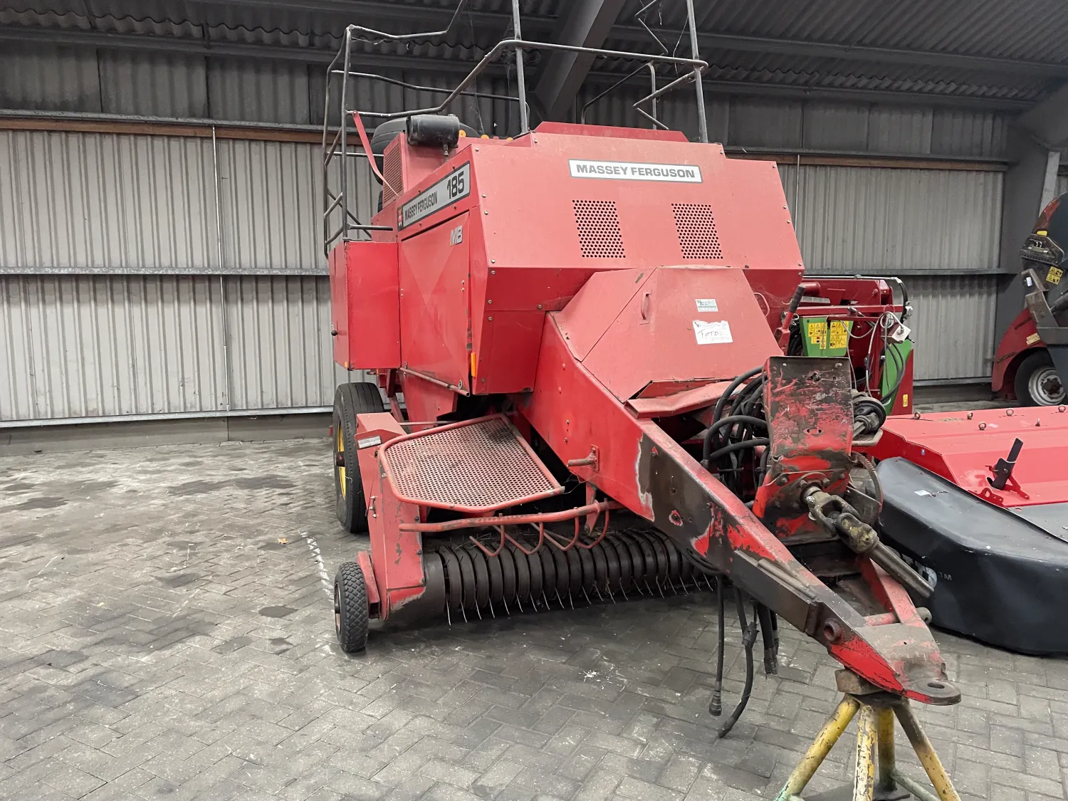 Massey Ferguson M8 185 Прес-підбирач - Робочий стан