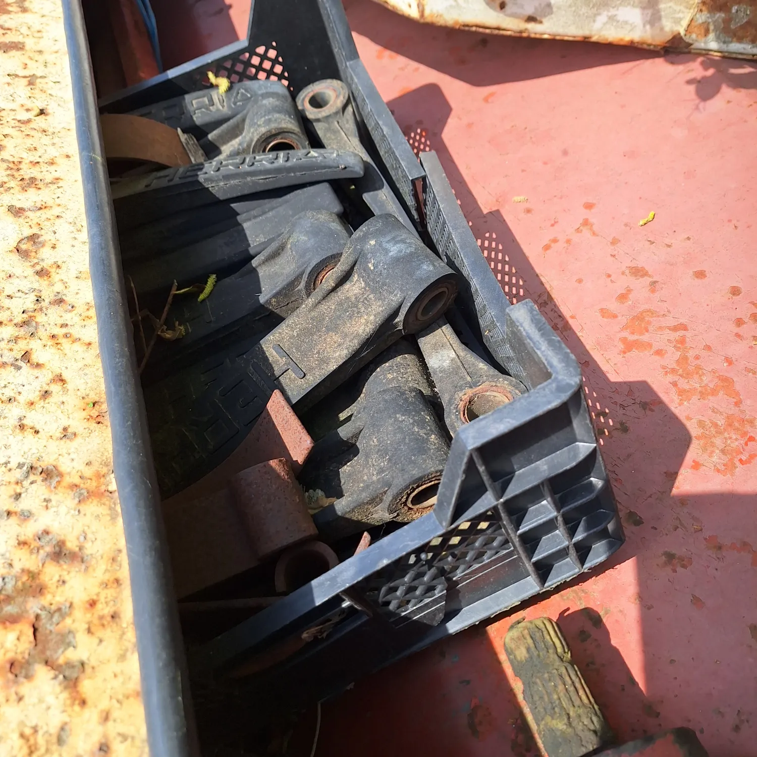 Loofklapper bieten met poetser: Groenbemester klepelen