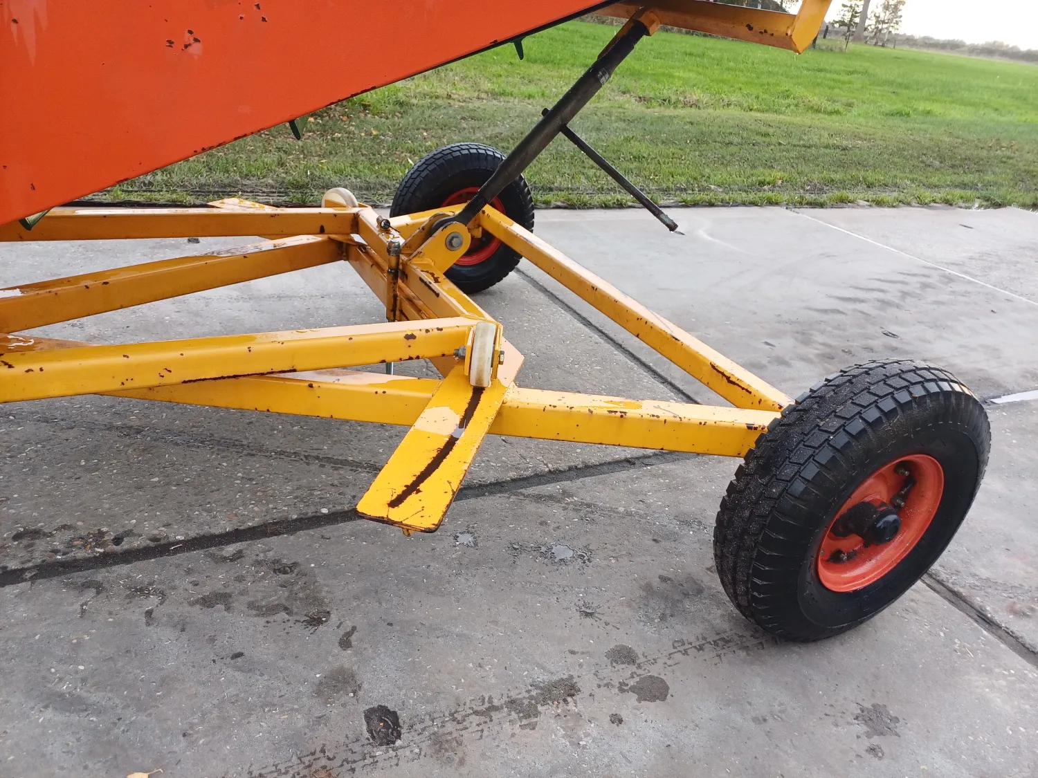 Samon Unloading Conveyor - Mechanical Swivel - 3 Meters