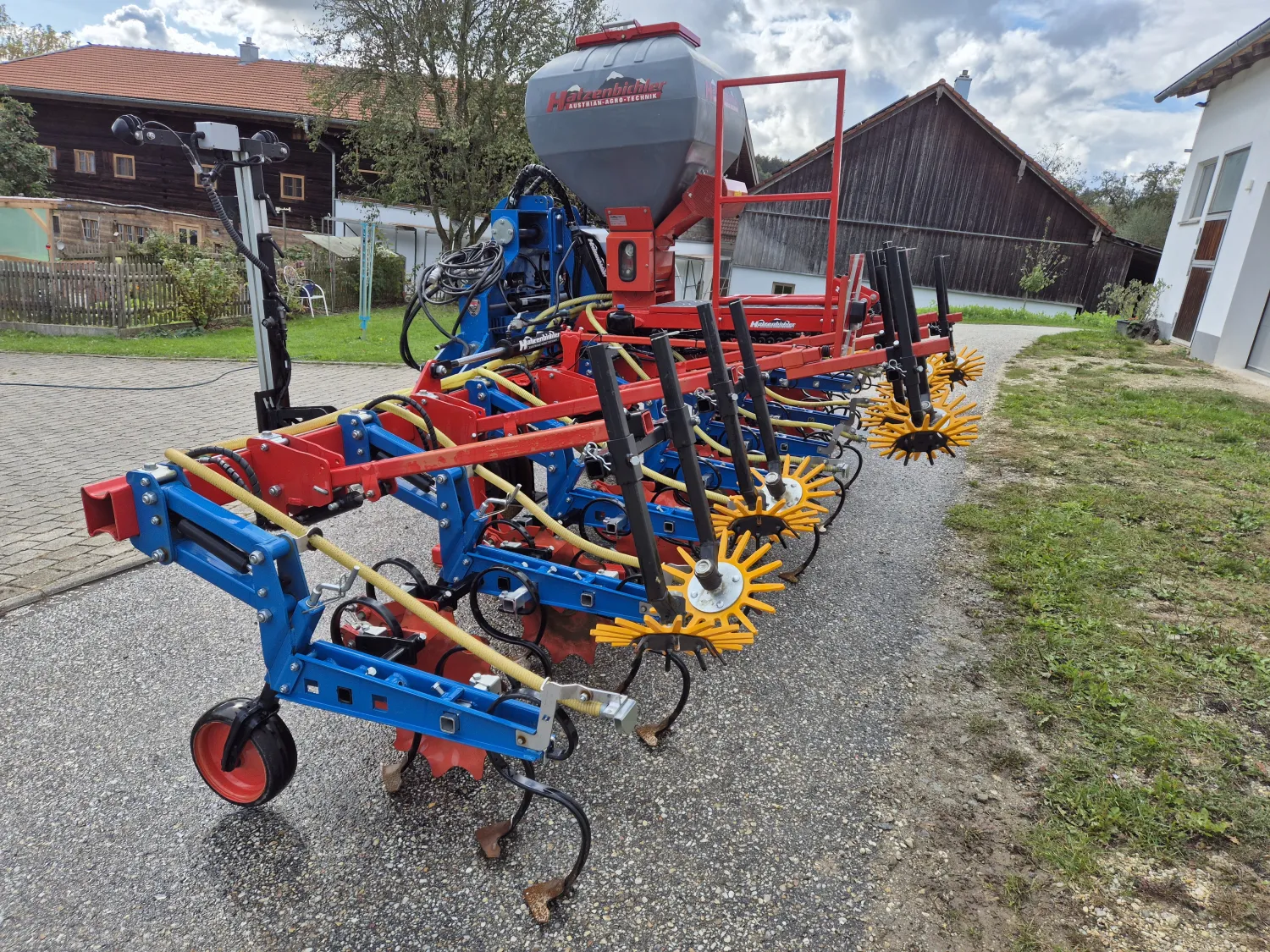 Hatzenbichler Hoe, pneumatic seeder, Section Control, Camera
