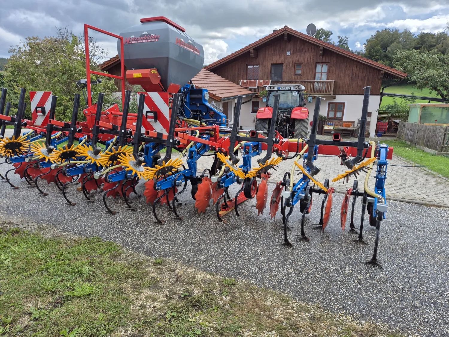 Hatzenbichler Hoe, pneumatic seeder, Section Control, Camera