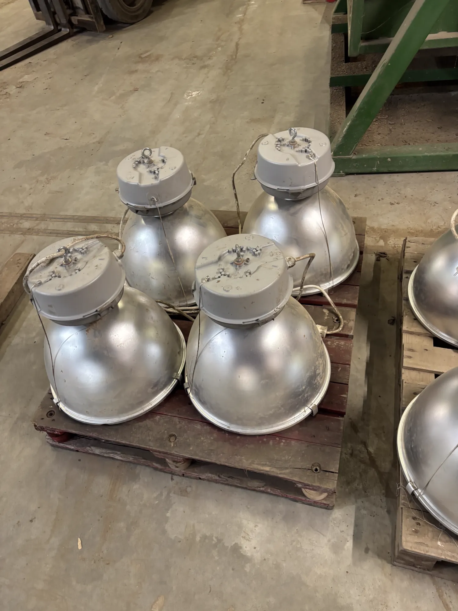 400W Halogen Lamps - High Light Output, Good Condition