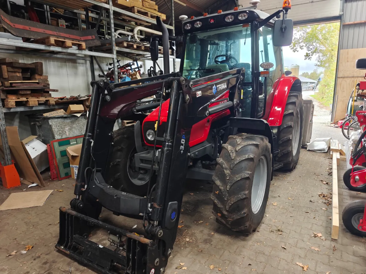 Massey Ferguson 5435 Dyna-4 с Товарач - Година 2010