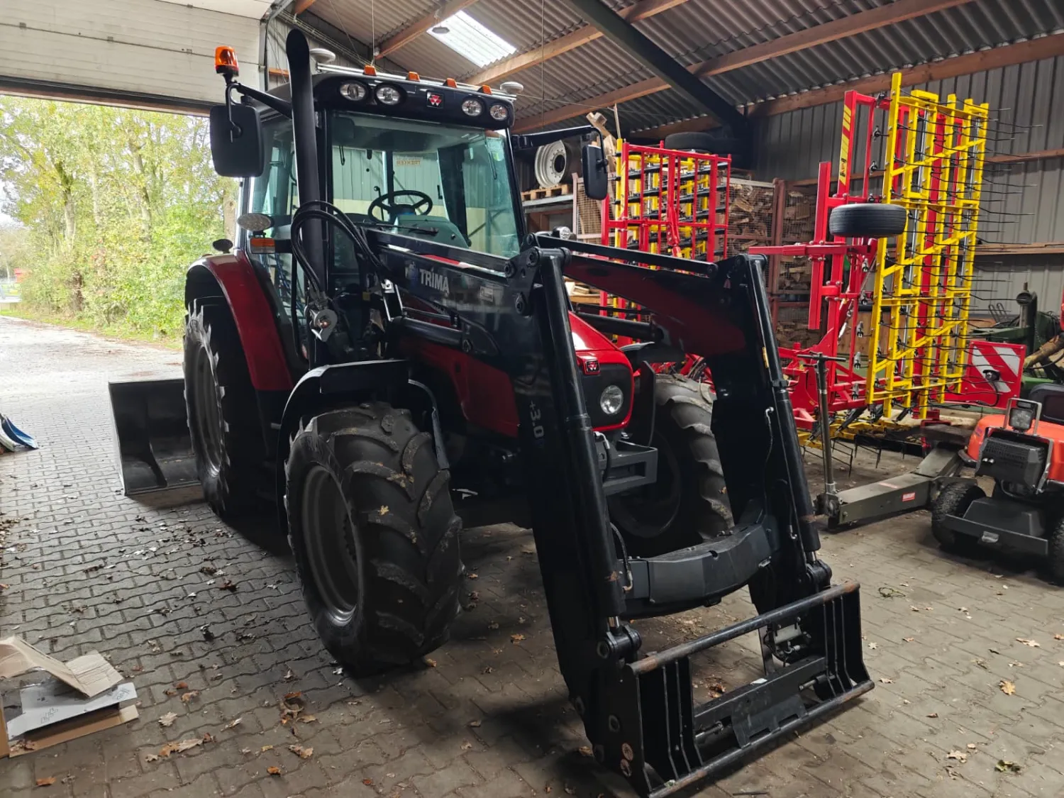 Massey Ferguson 5435 Dyna-4 с Товарач - Година 2010