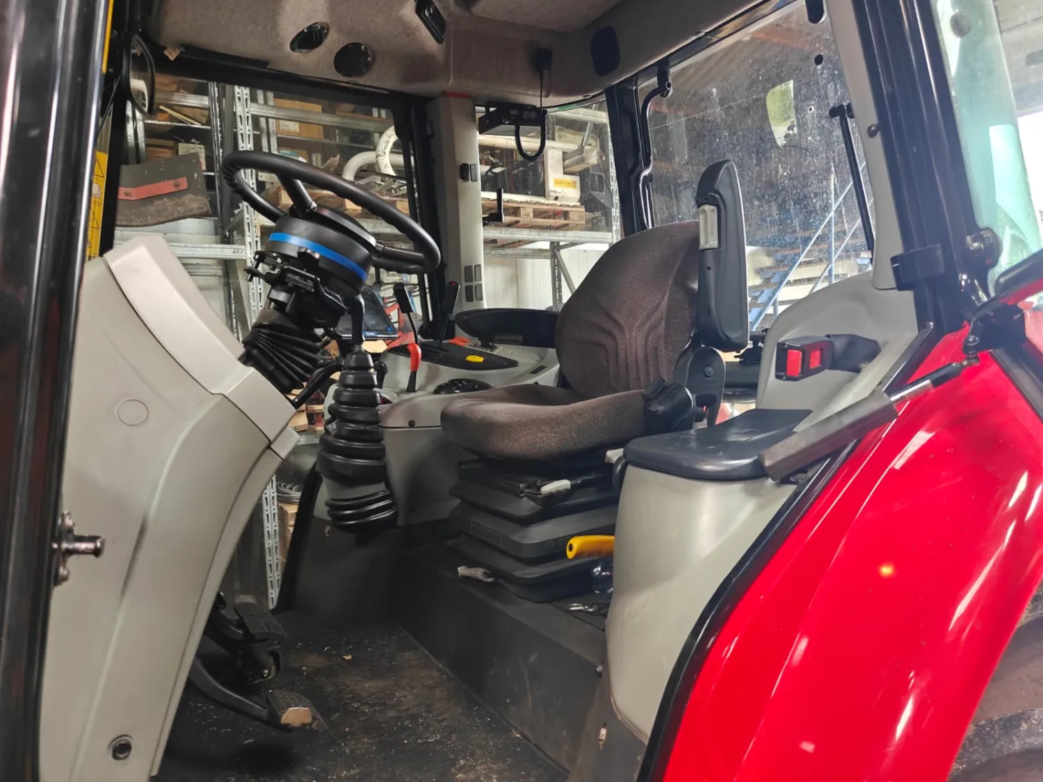 Massey Ferguson 5435 Dyna-4 с Товарач - Година 2010