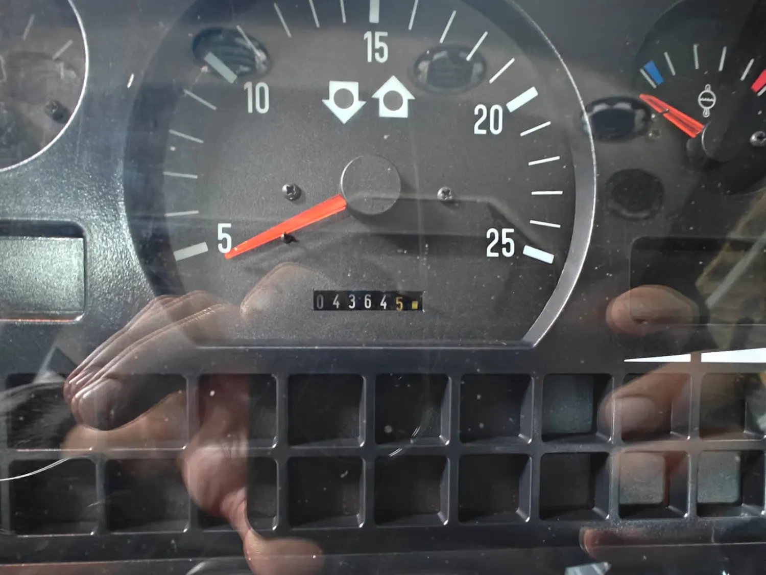 Massey Ferguson 5435 Dyna-4 с Товарач - Година 2010