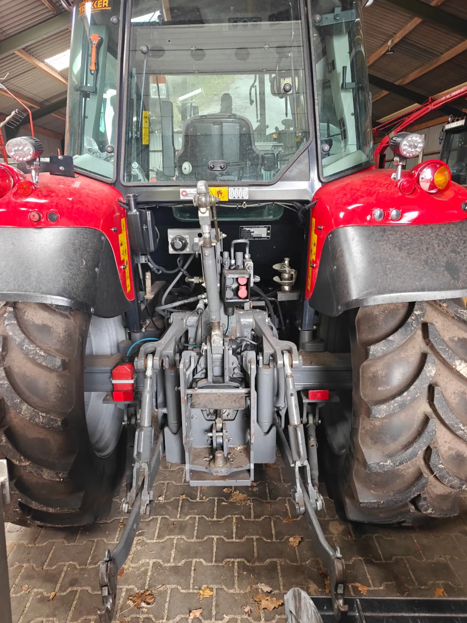Massey Ferguson 5435 Dyna-4 с Товарач - Година 2010