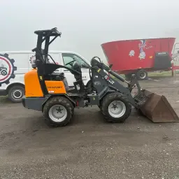 GIANT Minishovel D332SWT - 4x4, 3890 Uur