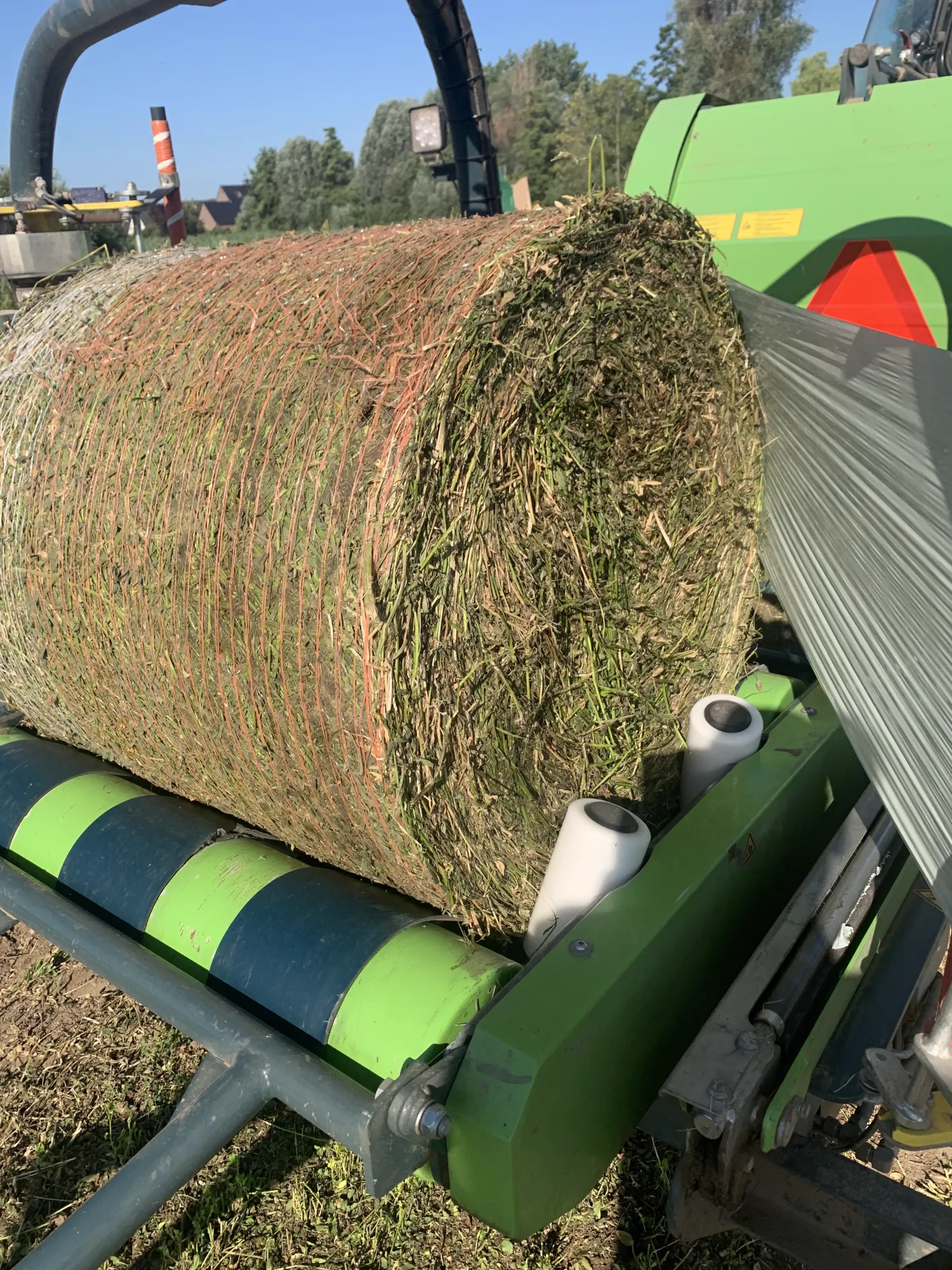 Luzerne te koop: Gewikkelde balen van 90 cm