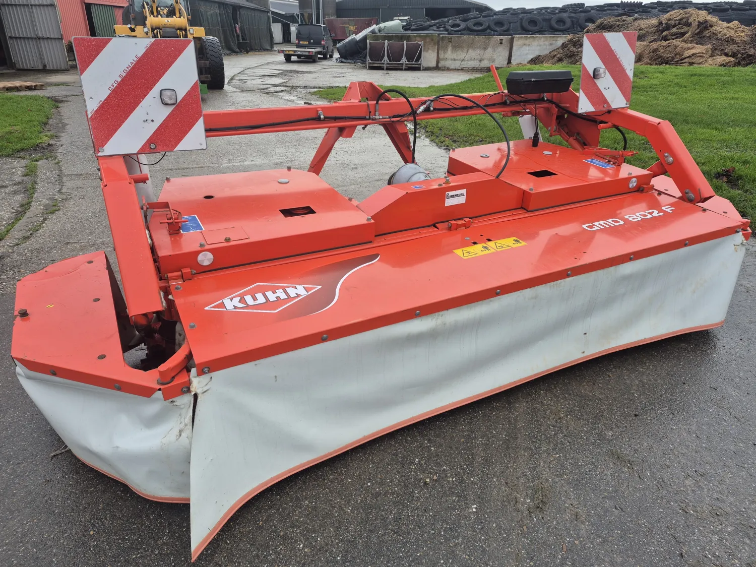 Kuhn GMD 802 Frontmaaier (2015) met Zwadtrommels