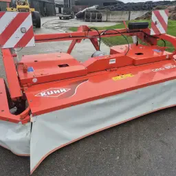 Kuhn GMD 802 Frontmaaier (2015) met Zwadtrommels