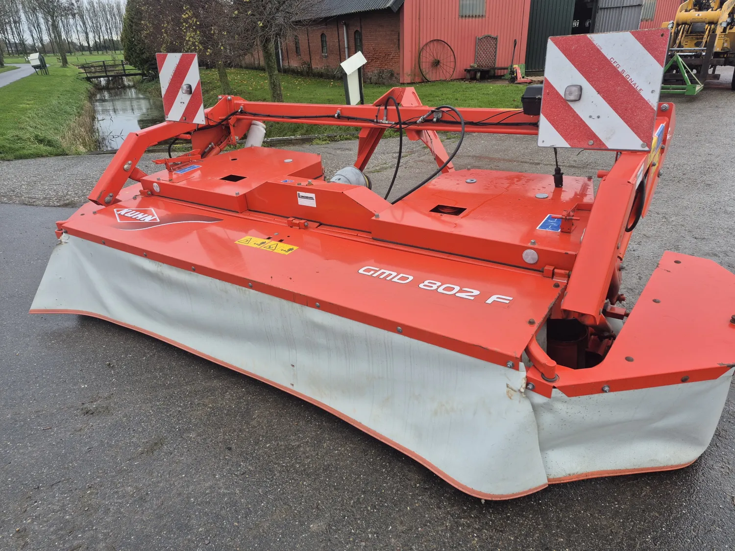 Kuhn GMD 802 Frontmaaier (2015) met Zwadtrommels