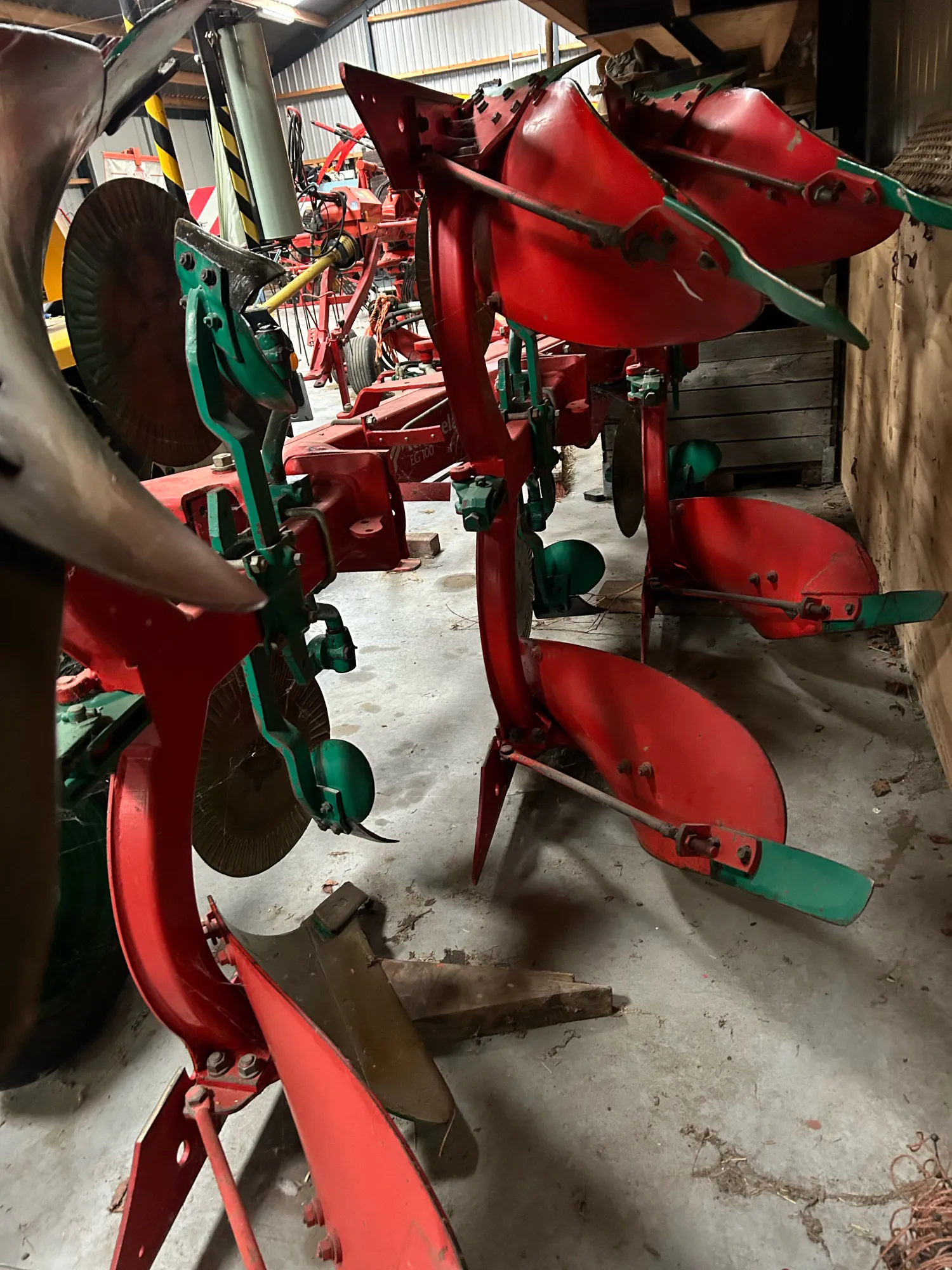 Kverneland EG100 ploeg - 3 schaar met dieptewiel