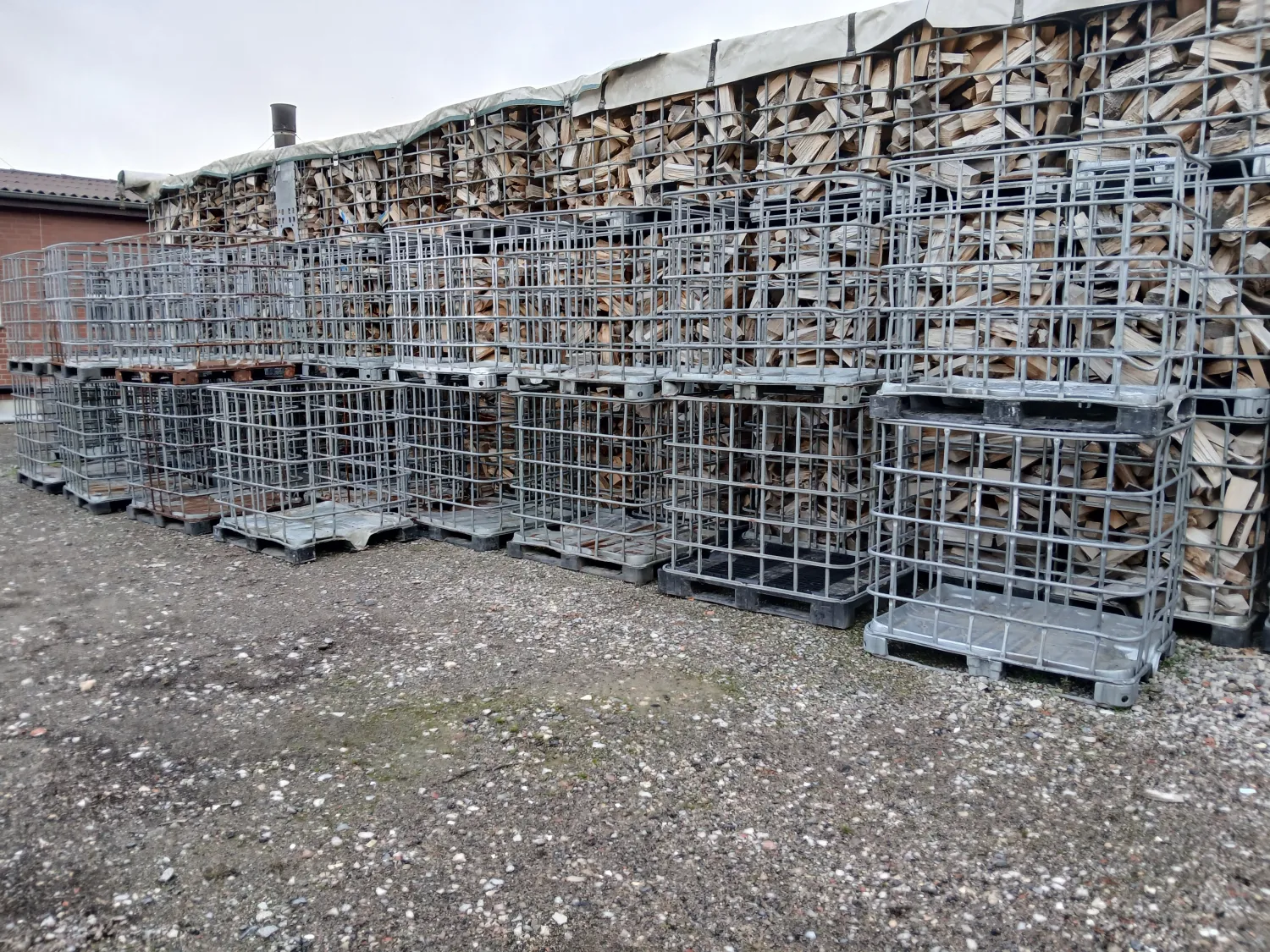 Containere IBC second hand de vânzare | Paleți metalici și din plastic