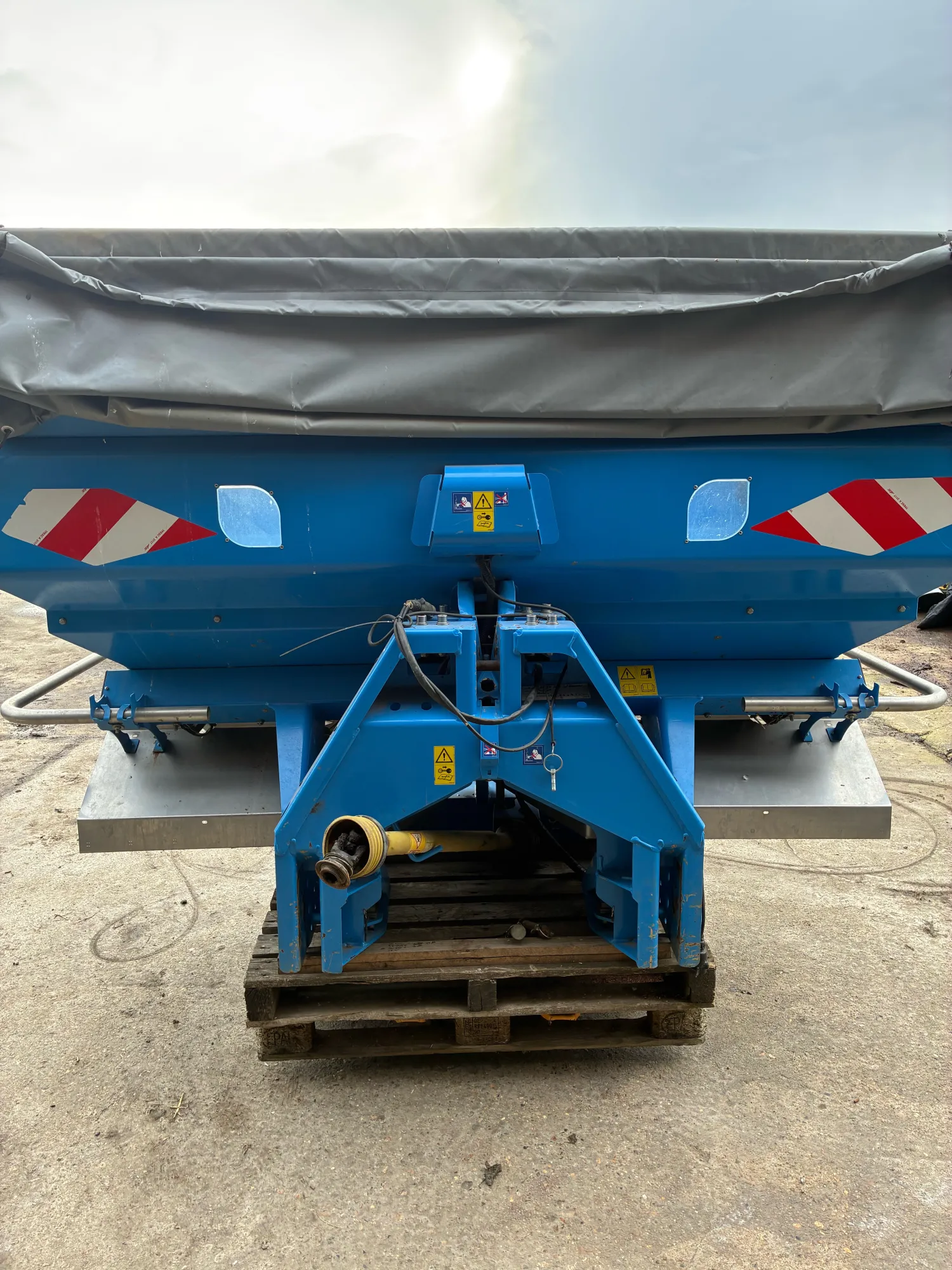 Kunstmeststrooier te koop - Hoge kwaliteit, compleet