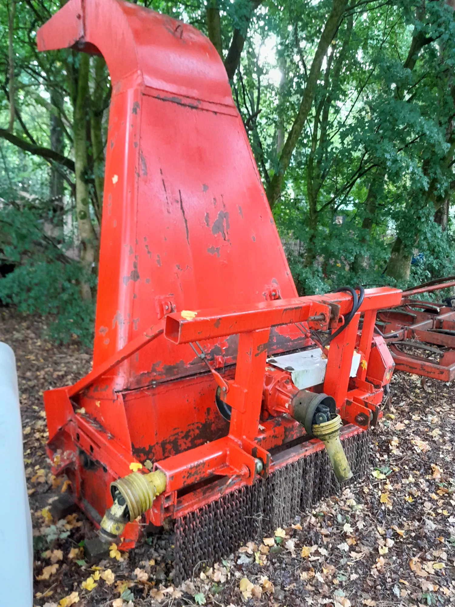 Klepelzuiger: Gras maaien, heggen knippen & snoeihout versnipperen