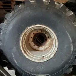 Brede dæk 28.1-28 til salg | Fælge med stort boltcirkelmønster