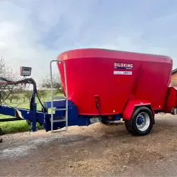 Goed onderhouden Siloking voermengwagen te koop