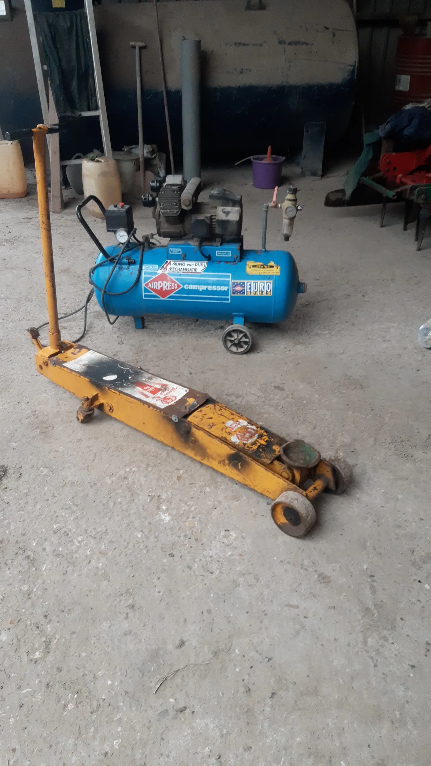 Compressor & 7.5 Ton Garagekrik te Koop