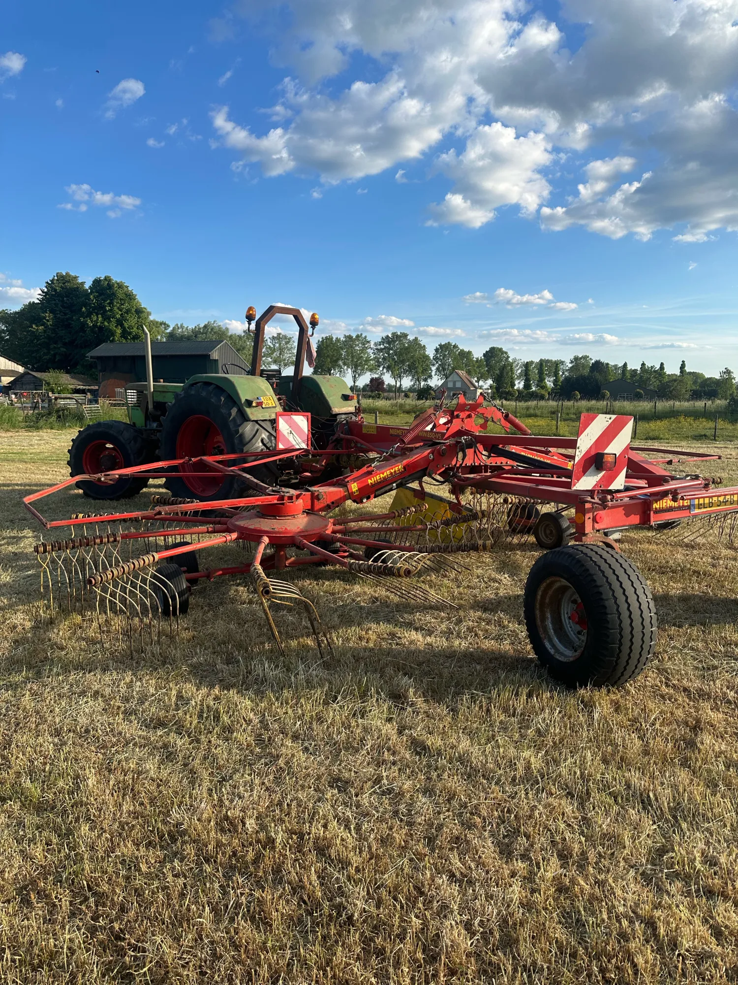 Niemeyer Heuwender Twin 850 zu verkaufen | Einsatzbereit