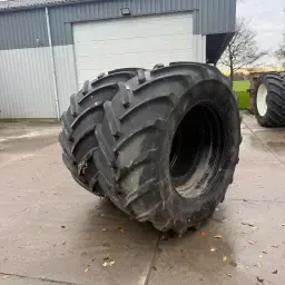 Michelin 900/50R42 MachXbib banden met velgen