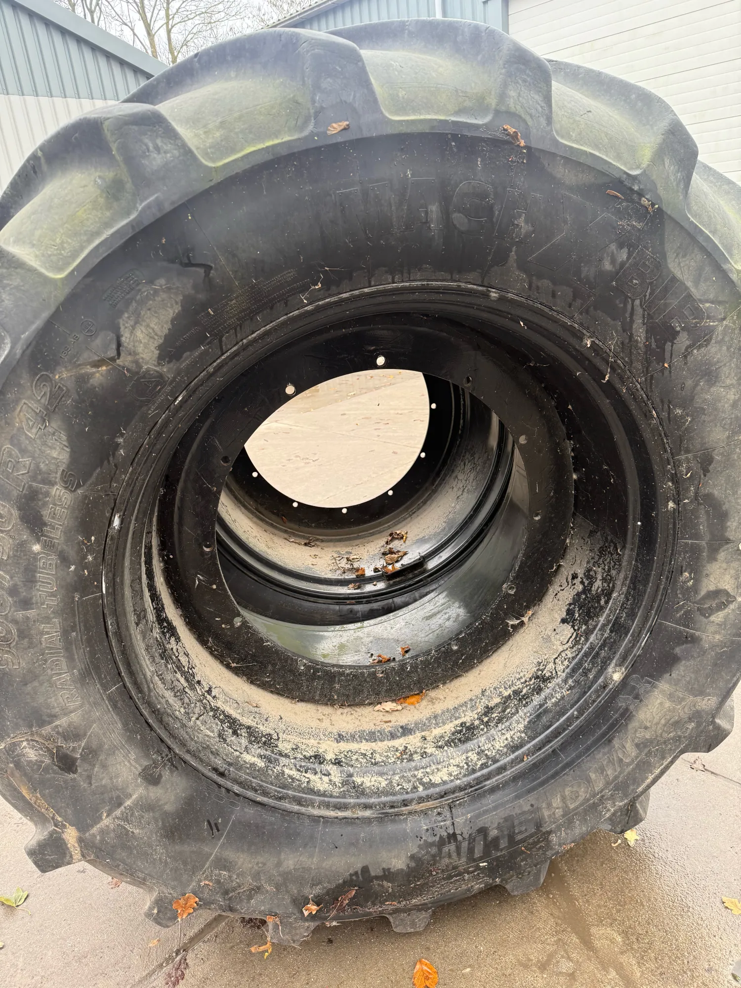 Michelin 900/50R42 MachXbib banden met velgen