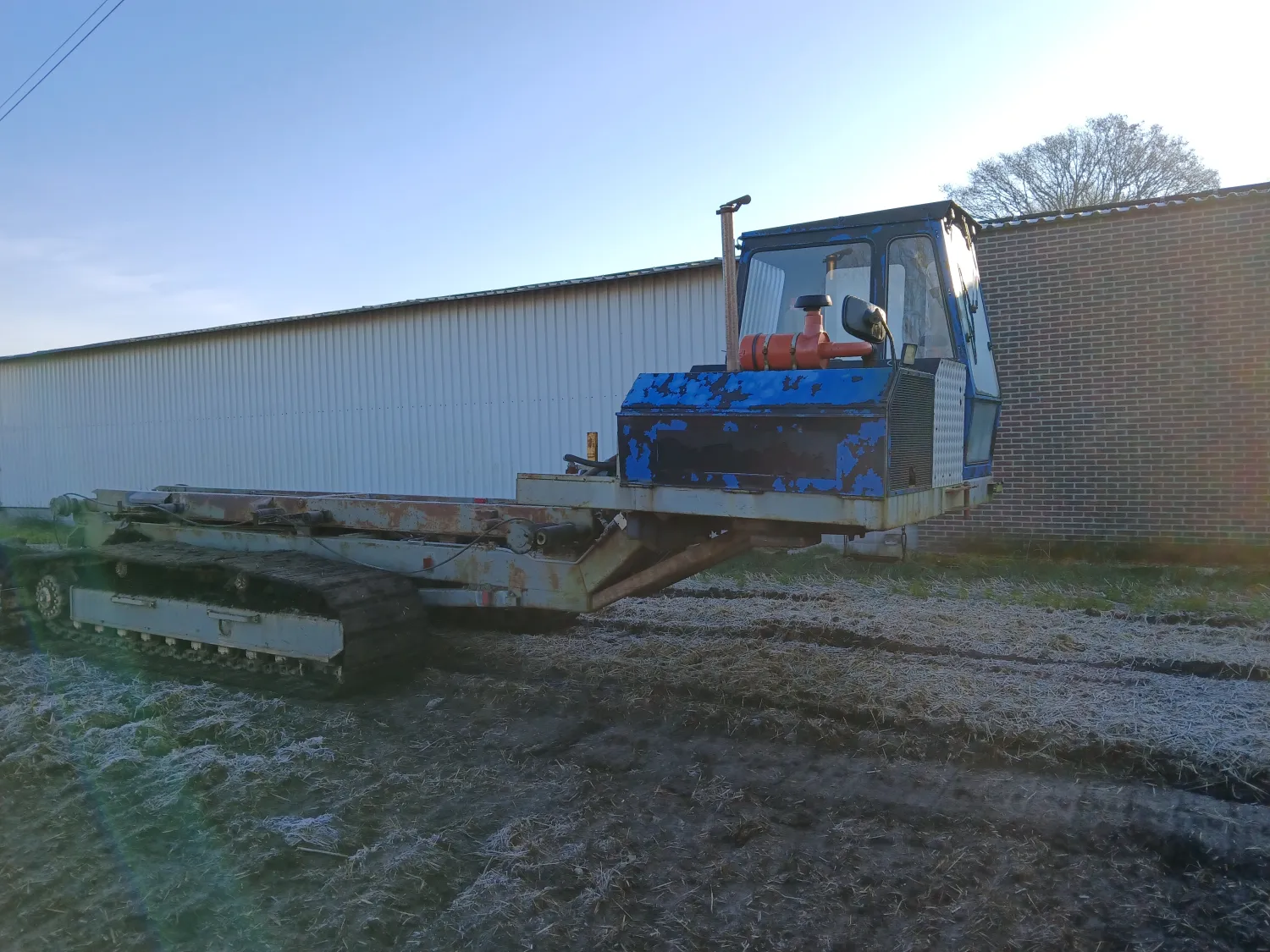 Rupsvoertuig met containersysteem voor natte percelen