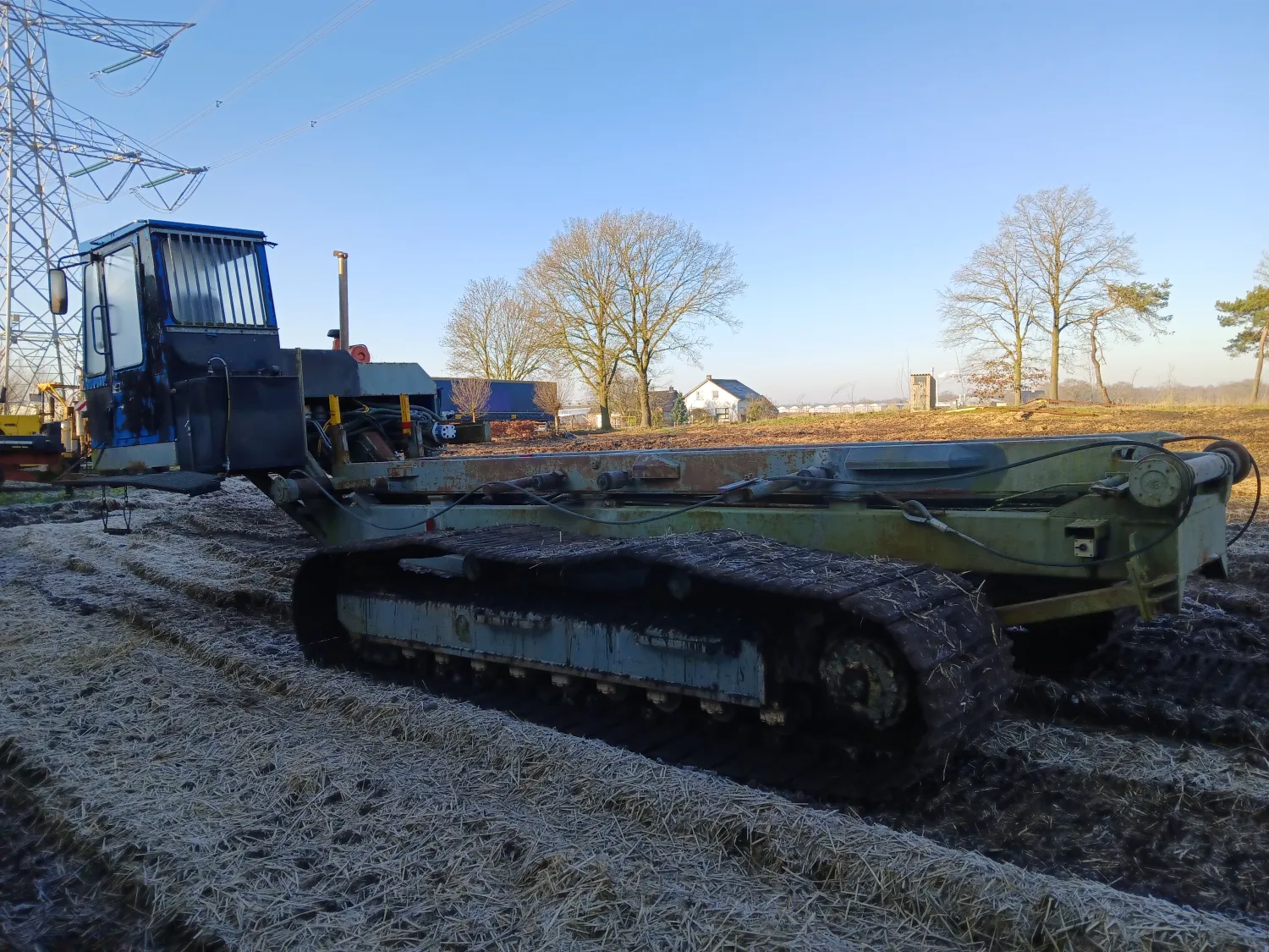 Rupsvoertuig met containersysteem voor natte percelen