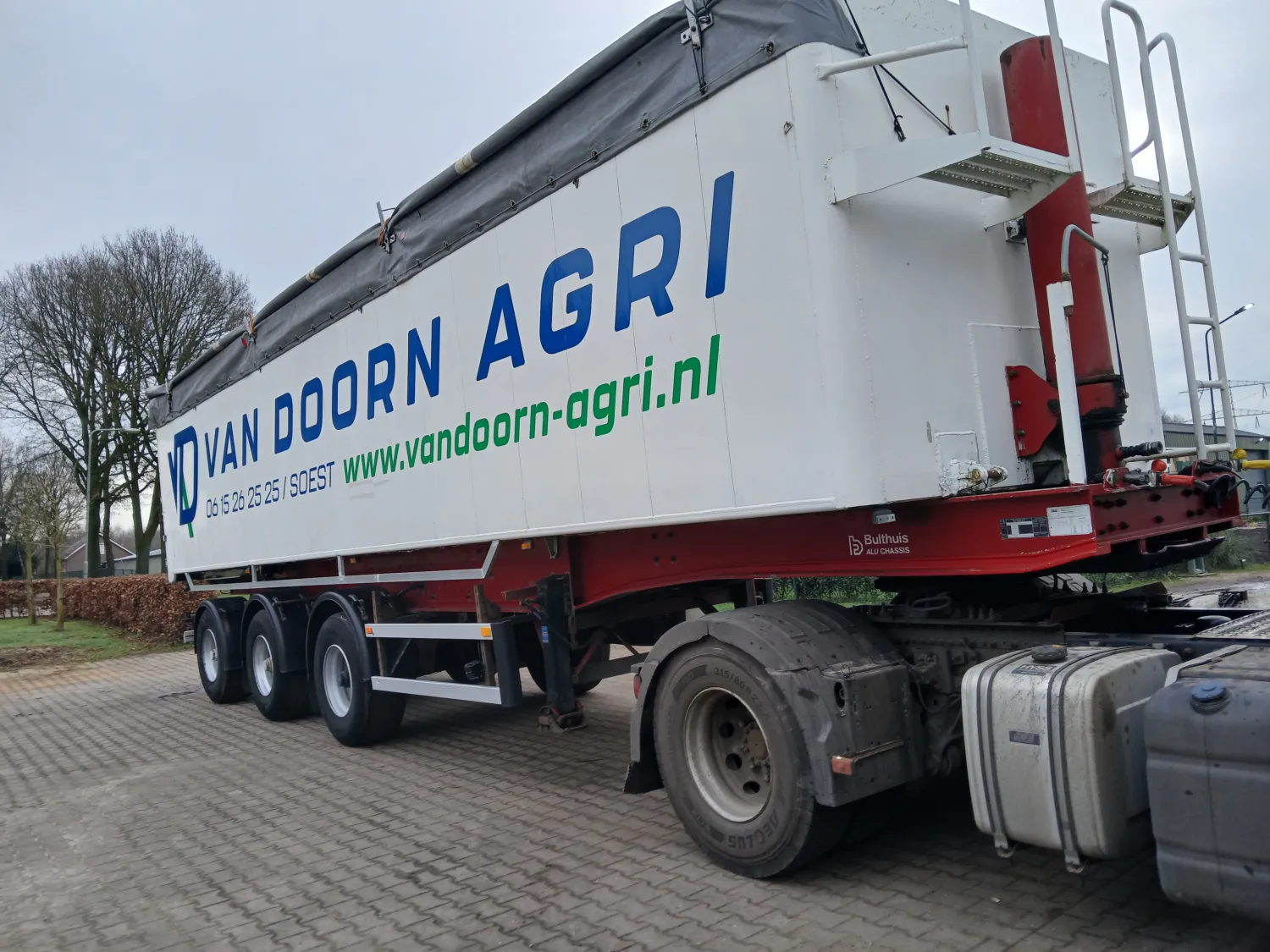 Kiepoplegger Bulthuis: Betrouwbare landbouwmachine