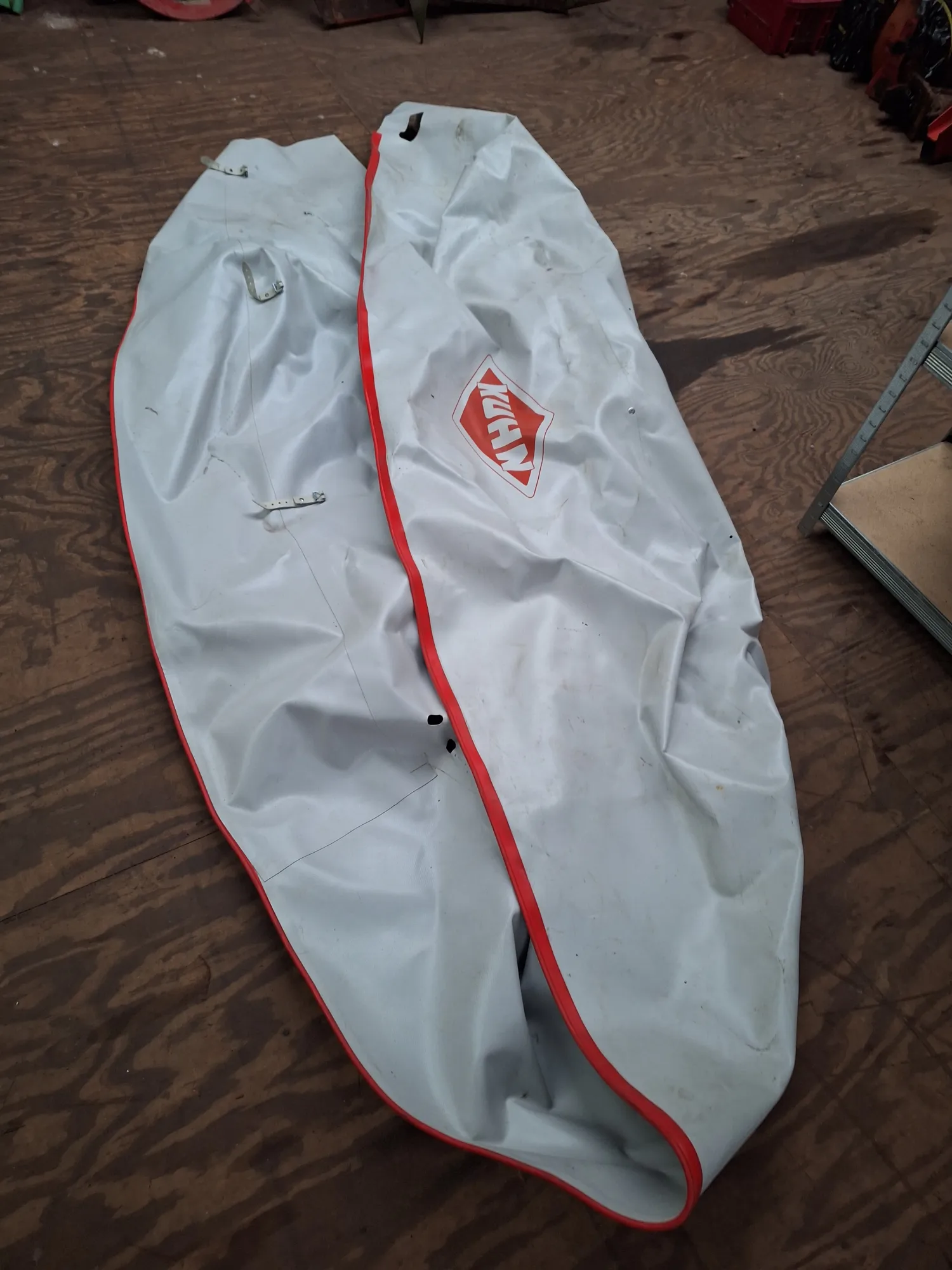 Kuhn GMD Onderdelen: Beschermdoek & Beugels + Zwadbord