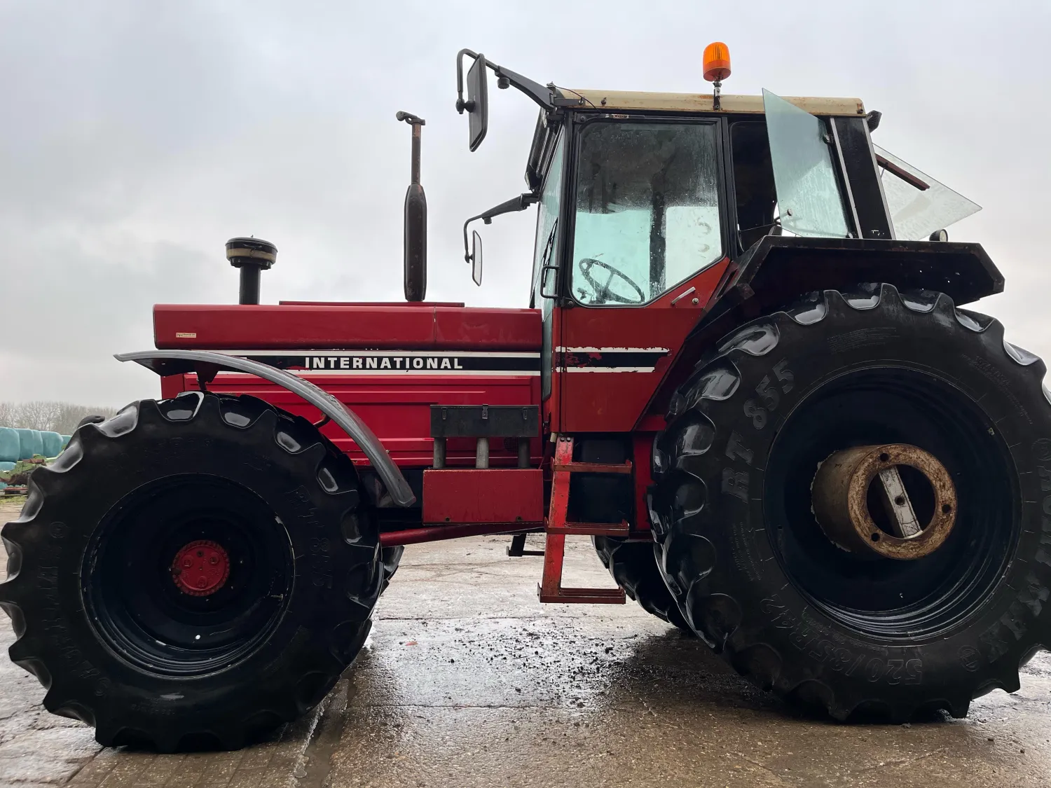 Ihc 1255 Tractor te koop - Weinig uren, gereviseerde motor