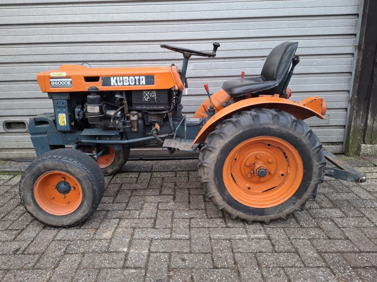 Kubota B6000E Tractor: Compacte diesel voor tuin & meer
