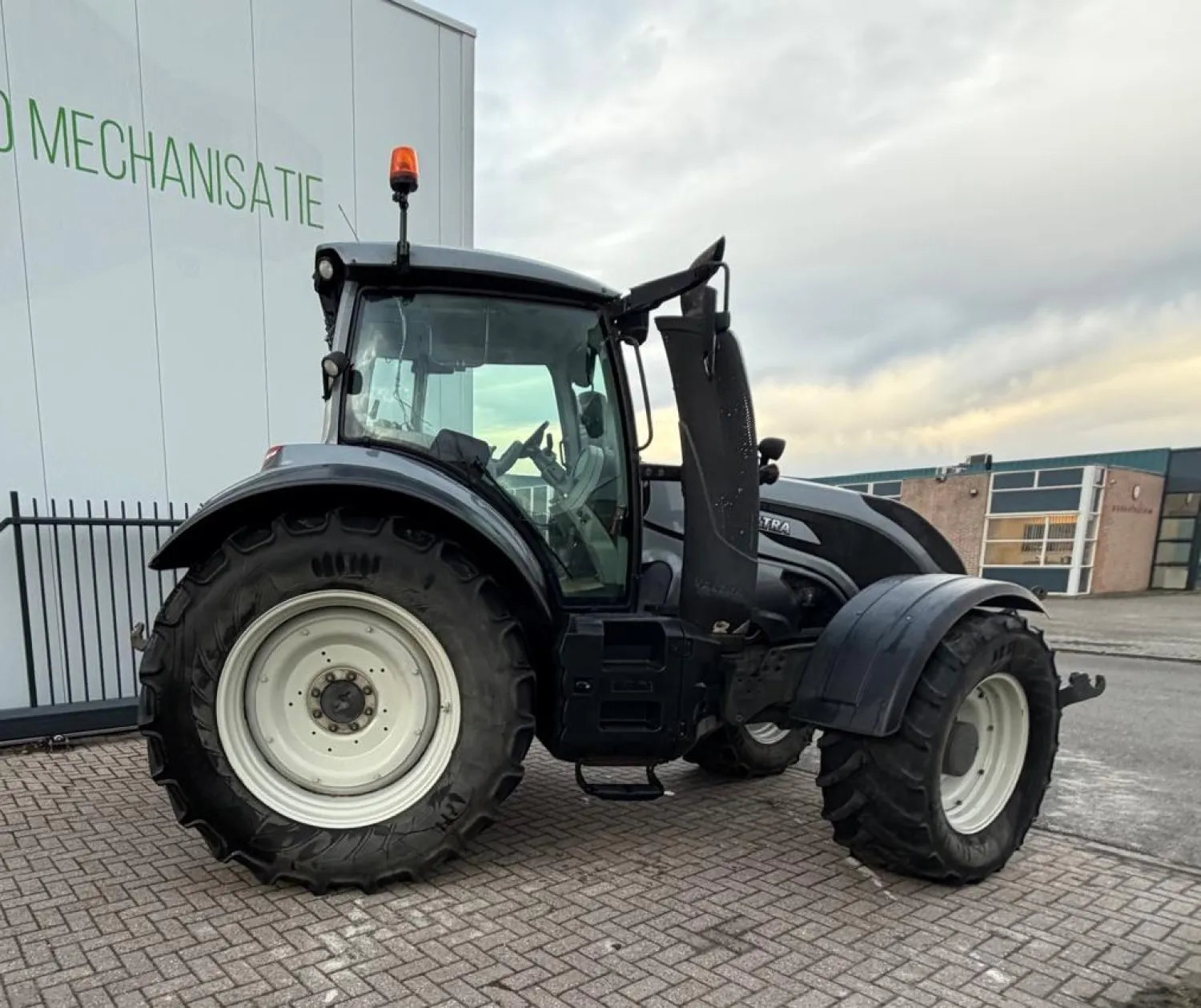 Valtra T174E Tractor te koop | 177 pk, Geveerde vooras