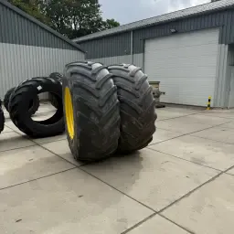 Opony Michelin 900/60R42 AXIOBIB na felgach John Deere
