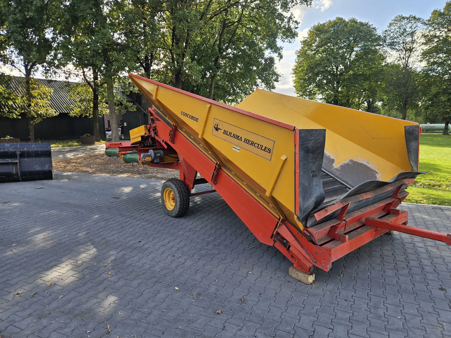 Wiadro wywrotne ze zdalnym sterowaniem