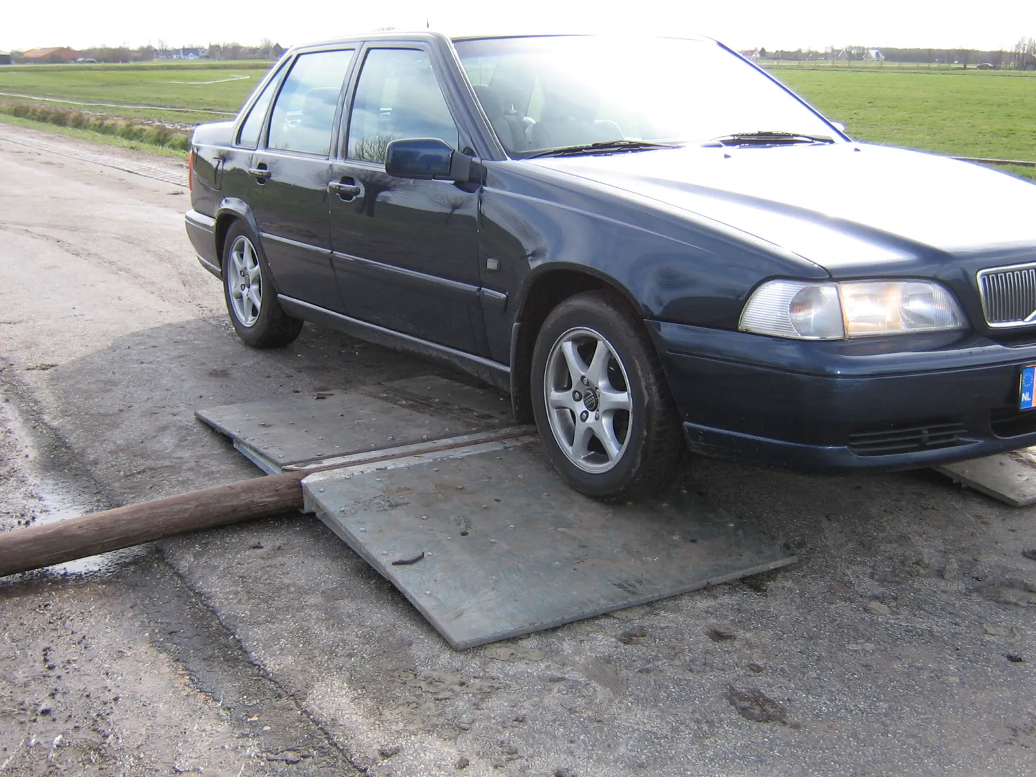 Used 5"-6" Hose Bridge - Durable Steel Design