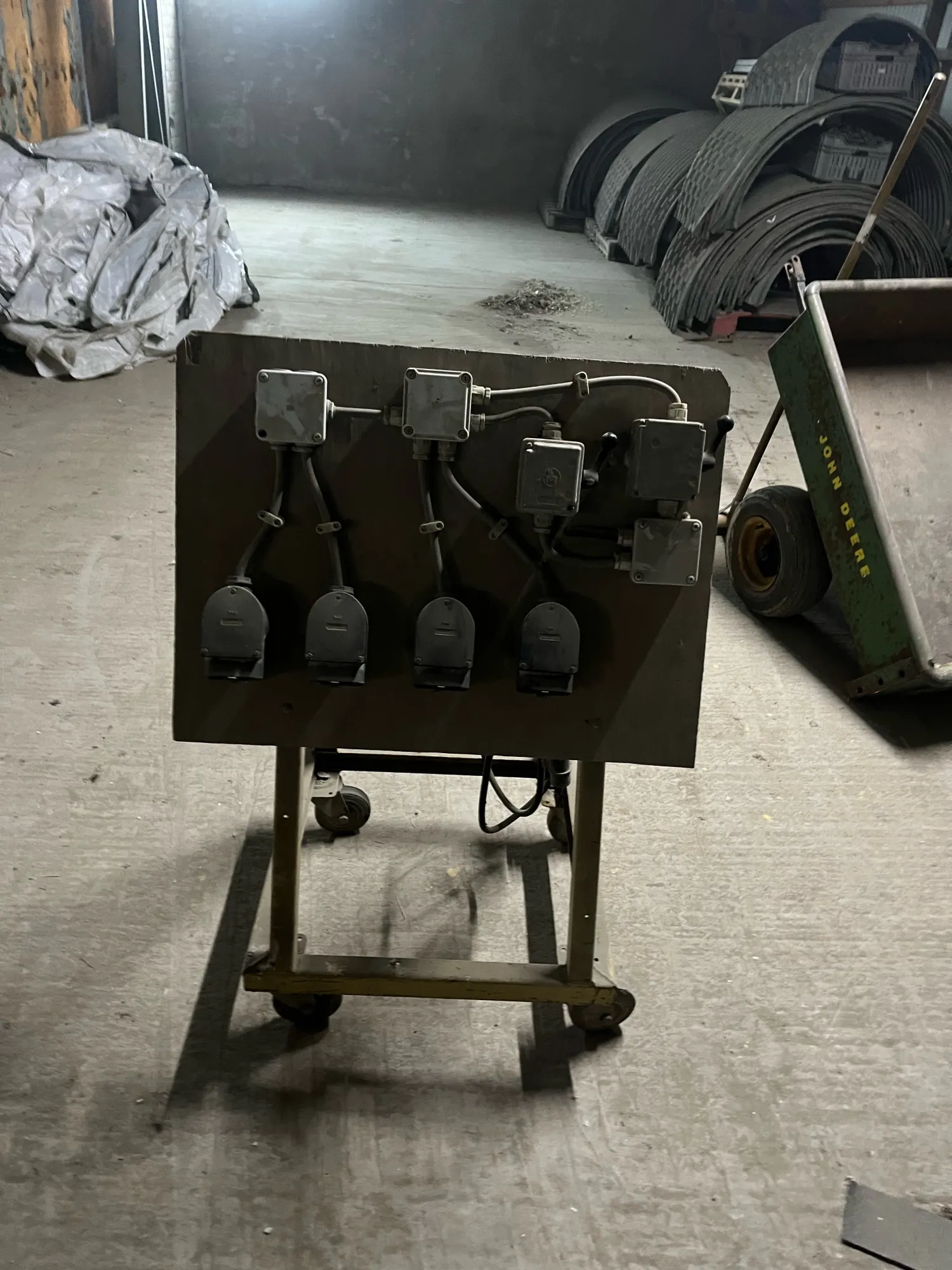 Schakelbord op Wielen - 2 Schakelaars, 4 Stekkers