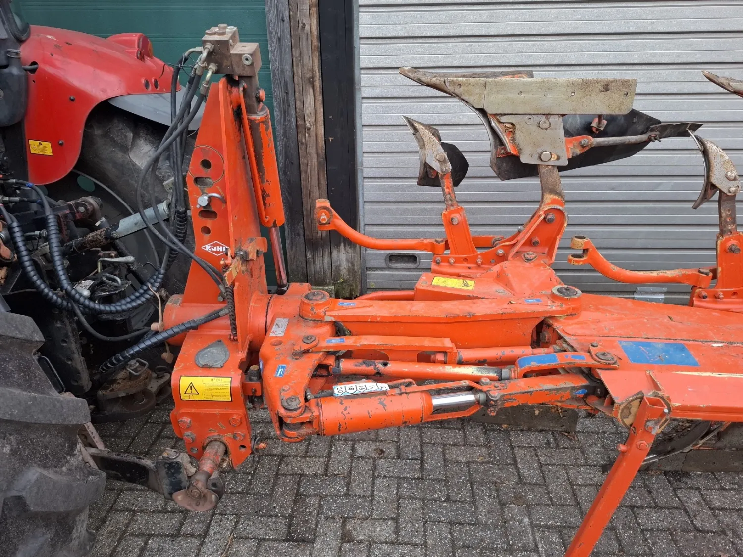 Arado Kuhn Varimaster de 5 surcos - Ajuste hidráulico