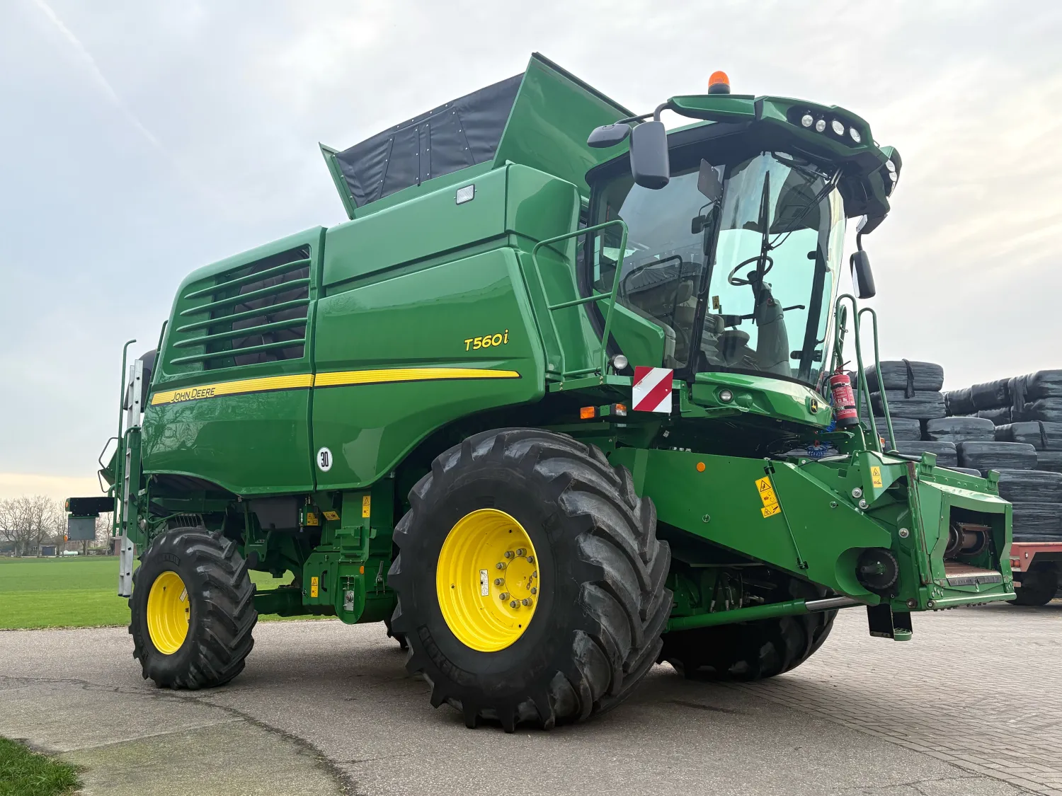 Combină John Deere T560i 2017 - Stare excelentă, ore puține!