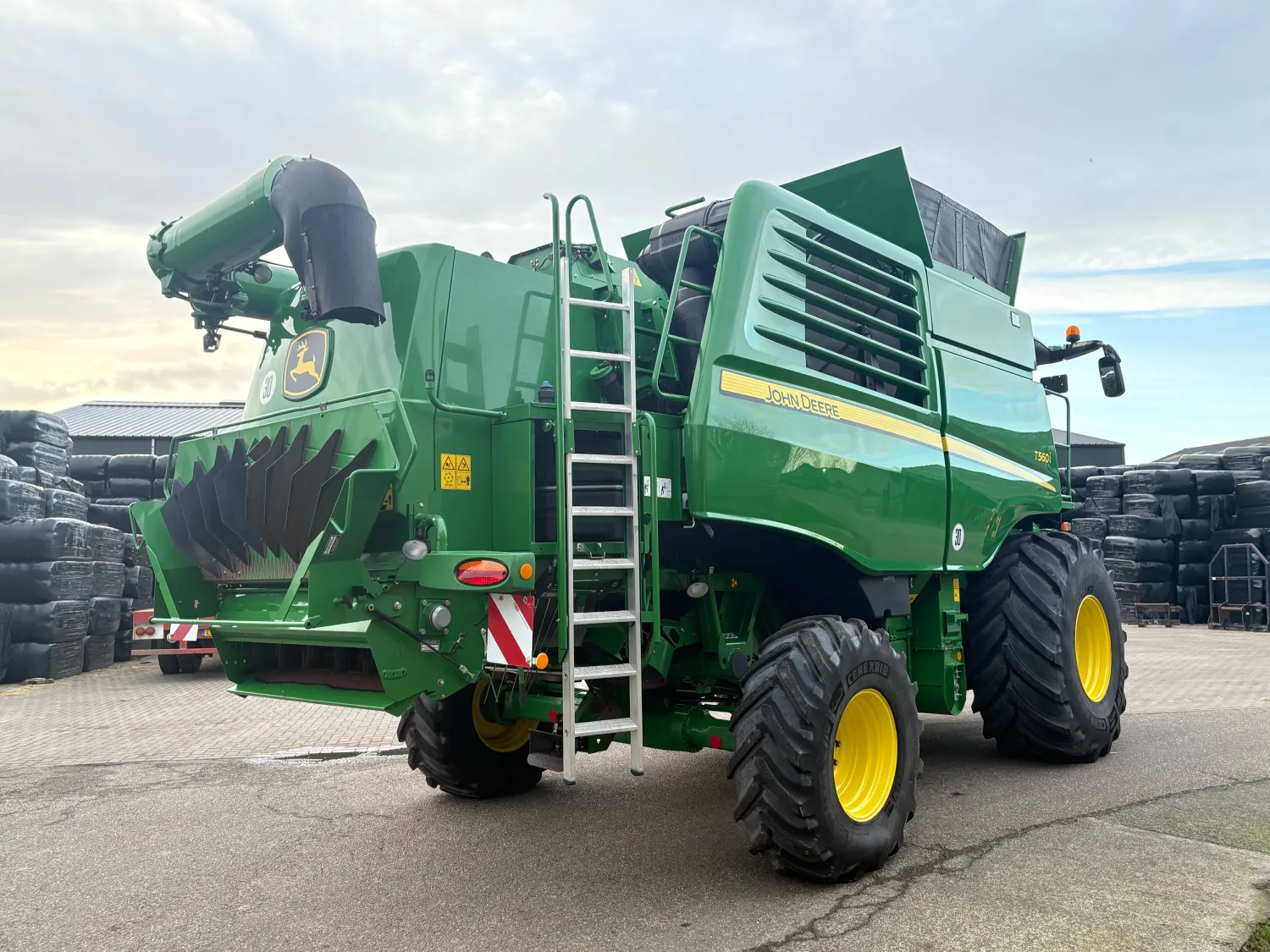 Combină John Deere T560i 2017 - Stare excelentă, ore puține!