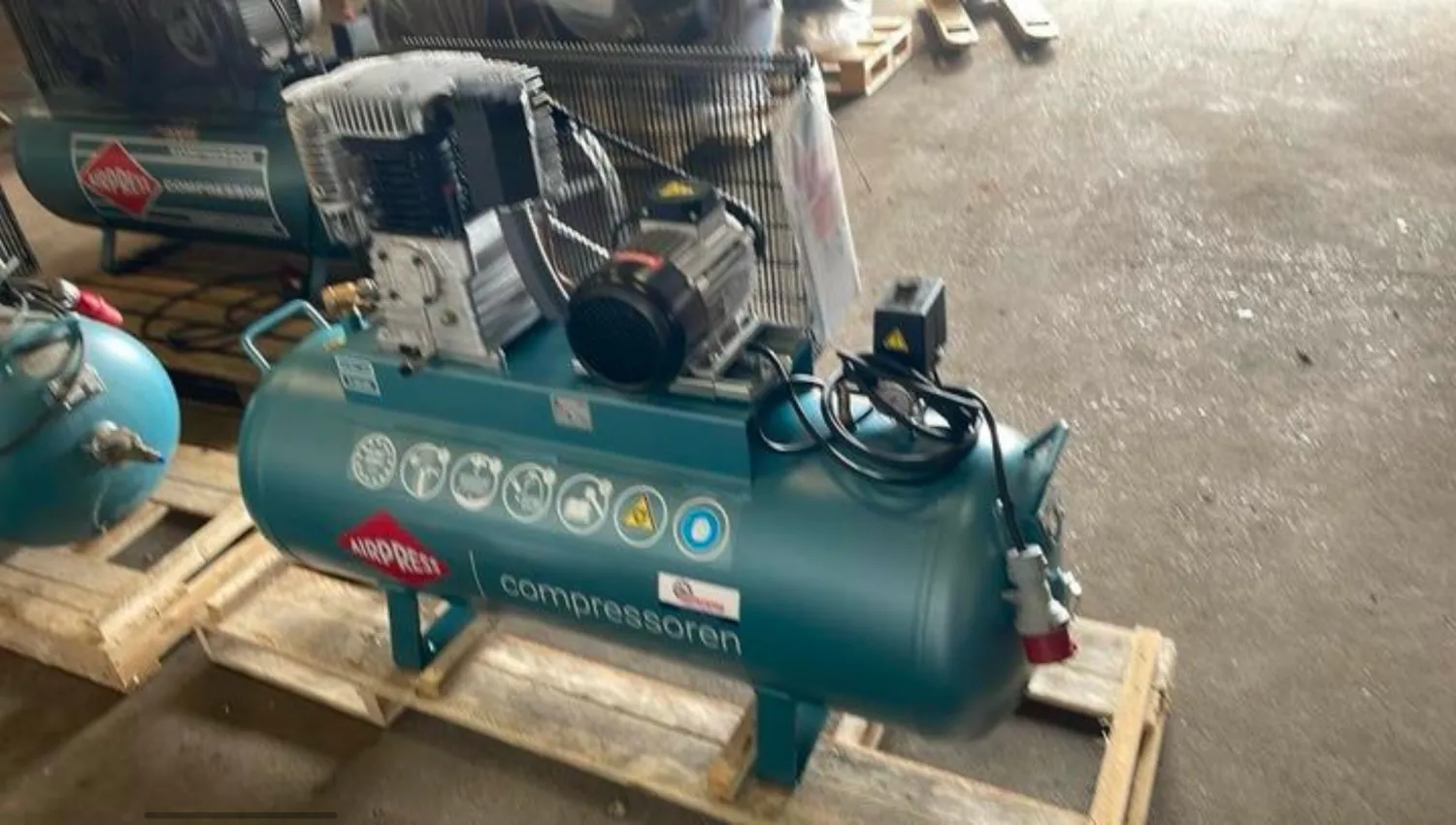 Nieuwe Airpress K200-600 compressor - 200 liter, 15 bar