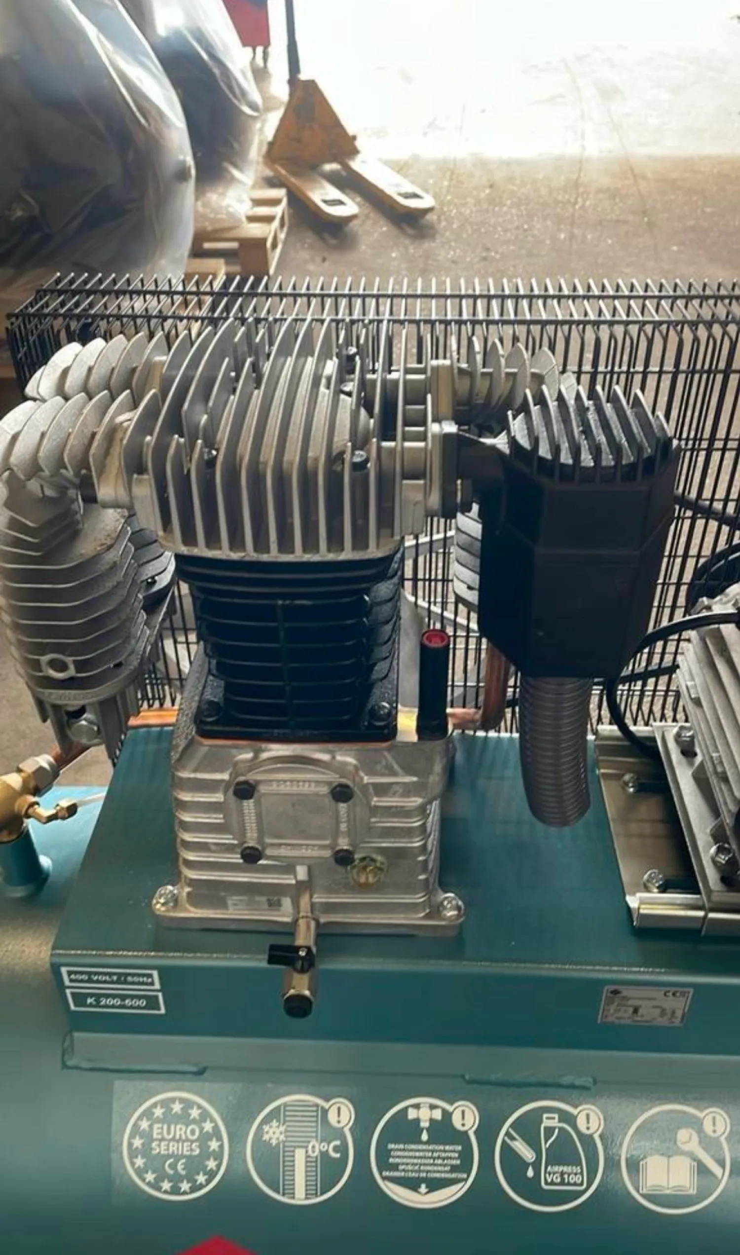 Nieuwe Airpress K200-600 compressor - 200 liter, 15 bar