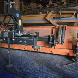 Schneepflug 220cm - Hydraulisch & mit Federsicherung