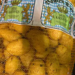 Caut cartofi (60+), transport disponibil