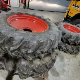 Комплект гуми Firestone Champion Spade Grip | R30 & R42